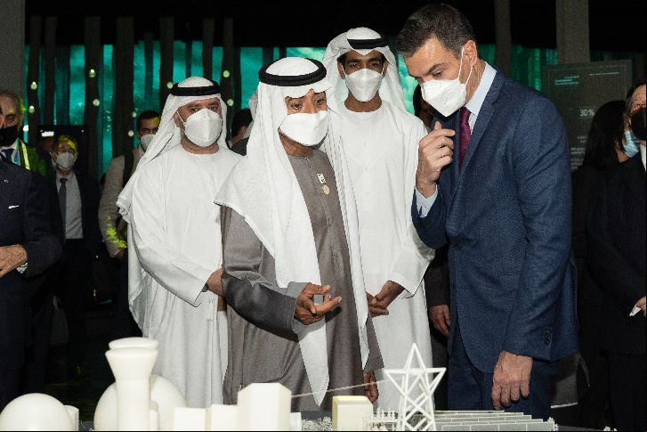 Spanish Prime Minister Pedro Sánchez visits the plant model in Dubai