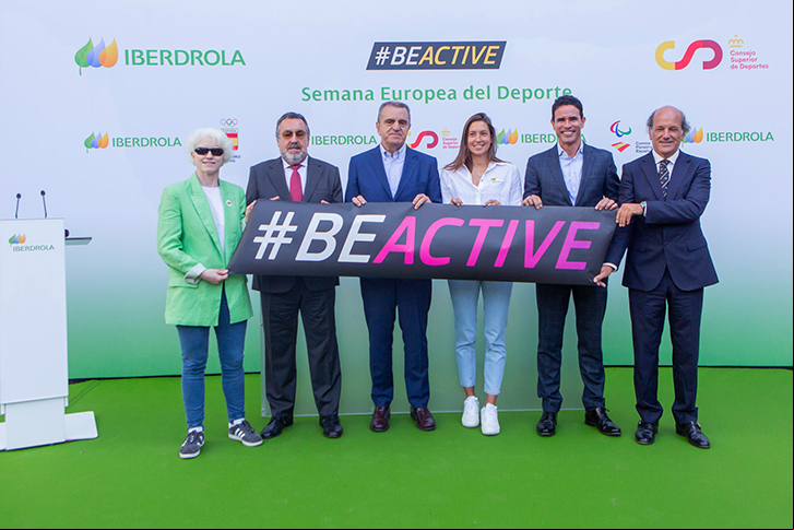 De izqda. a drecha: Marta Arce, judoka paralímpica y embajadora de Iberdrola, Miguel Carballeda, presidente del O, José Manuel Franco, presidente del CSD, Laura Ester, capitana de la selección de waterpolo, David Gracia, director de Marketing Global y Digitalización de Iberdrola y Manuel Parga, director de Marketing del COE.
