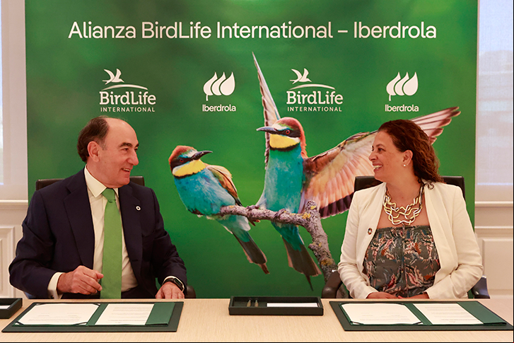 Ignacio Galán, presidente de Iberdrola, junto a Patricia Zurita, consejera delegada de Birdlife International