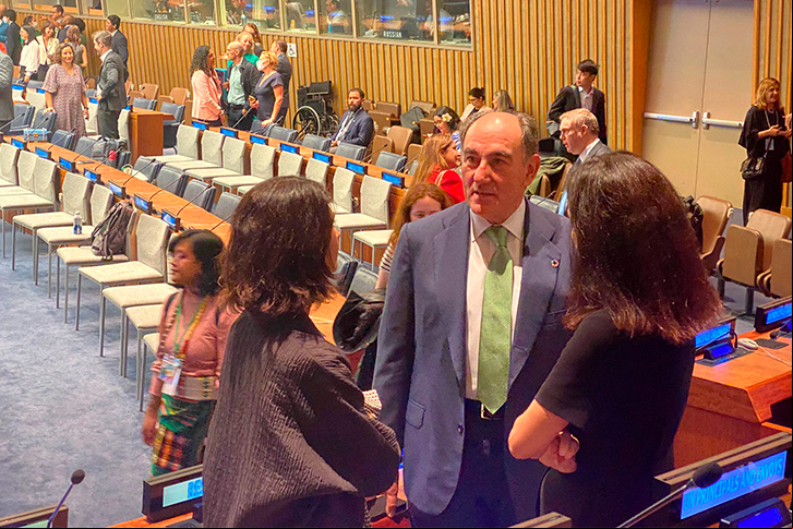 Iberdrola’s Executive Chairman, Ignacio Galán, today submitted the company’s accredited Climate Transition Plan to the UN Secretary-General António Guterres, as the company was recognised as a “first mover and doer” leader at the Climate Ambition Summit, during the UN General Assembly in New York.