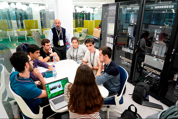 Apostamos em reter e atrair jovens talentos em nossa sede mundial de redes inteligentes em Bilbao