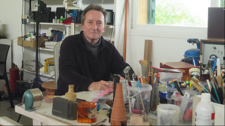 José Manuel Broto, artista presente en la colección Iberdrola, en su estudio-taller.