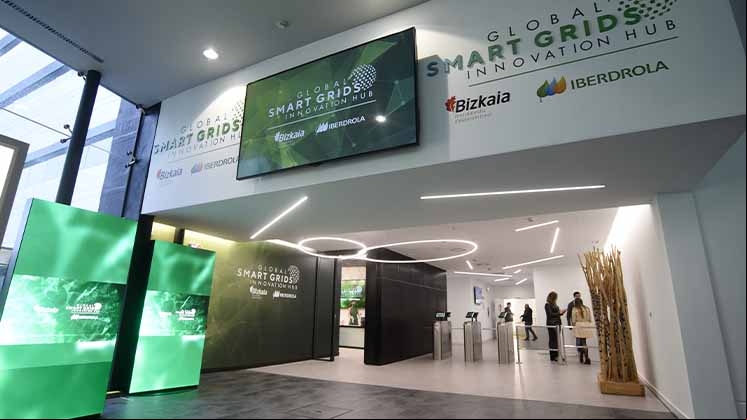 El centro cuenta con laboratorios, una sala de desarrollo de proyectos y otra de desarrollo creativo, puestos de trabajo individuales y área de 'coworking', además de un anfiteatro para presentaciones y formación.