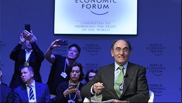 galan_debate_davos