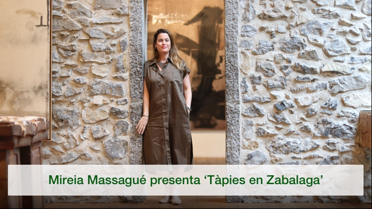 Mireia Massagué, directora de Chillida Leku, posa en el interior del caserío Zabalaga.