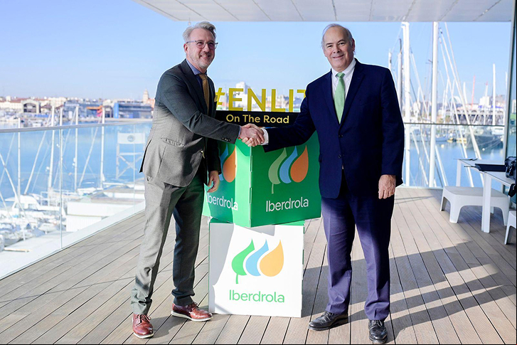 Paddy Young, diretor da Enlit, e Mario Ruiz-Tagle, CEO da Iberdrola España, em Valência, na Espanha.
