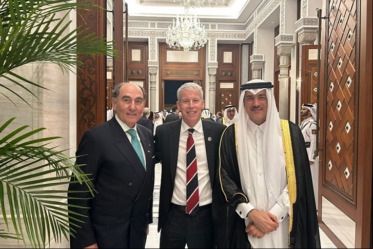 Ignacio Galán, presidente del Grupo Iberdrola, junto al secretario del Departamento de Energía de Estados Unidos, Chris Wright, y el ministro de Comercio Exterior del Estado de Catar, Ahmad Mohammed Al Sayed