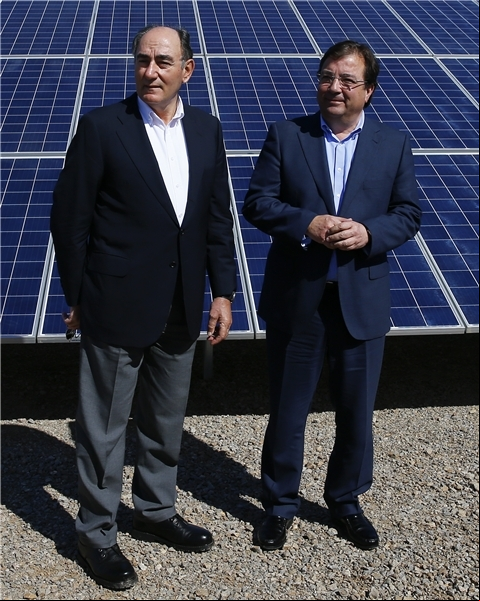 Acto de colocación de la primera piedra del  inaugural de la planta fotovoltaica de Núñez de Balboa
