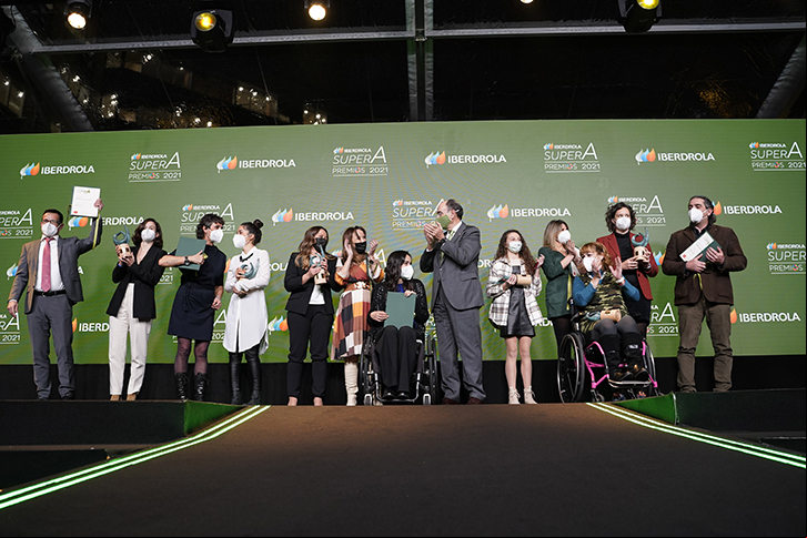 O presidente da Iberdrola, Ignacio Galán, com os vencedores dos Prêmios SuperA